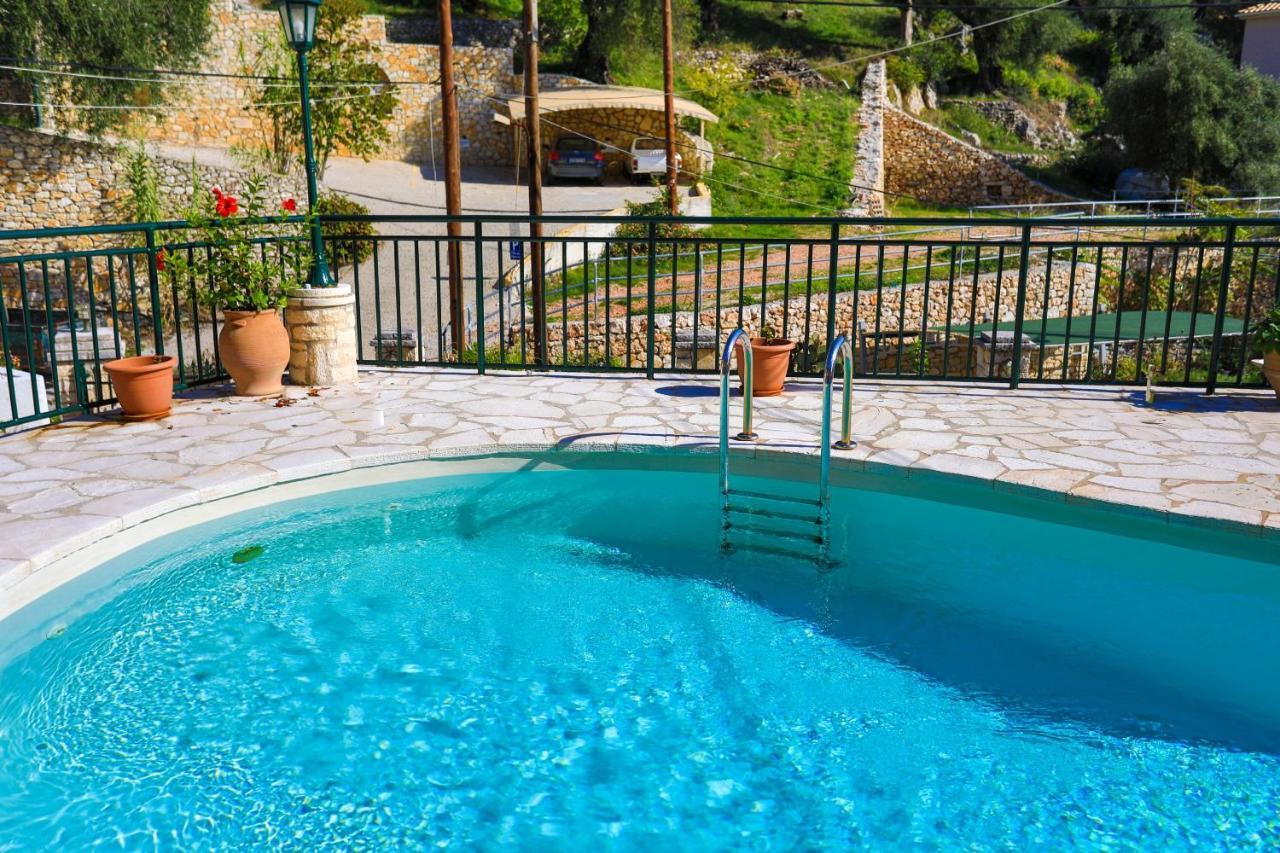 Kaminaki Dora * Nisaki (Corfu)